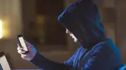 هاتفك يتجسس عليك بضغطة زر.. خطوات بسيطة لحماية بياناتك من الاختراق