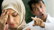 زوج ينفق على زوجته رغم سوء معاملتها.. الإفتاء توضح الحكم الشرعي