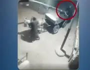 فيديو نقل مواطن لعمود إنارة أمام منزله بالدقهلية ليس سرقة كوابل
