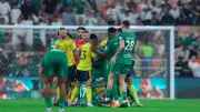 الأهلي يحتفل بكأس آسيا أمام النصر في دوري روشن السعودي