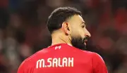 محمد صلاح يهدد ركلة جزاء في مباراة ليفربول ضد مانشستر سيتي: تفاصيل الحادث المثير للجدل