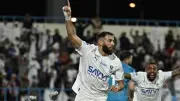 إصابة مفاجئة لبنزيما تضعف الهلال قبل مواجهة التعاون في الدوري السعودي