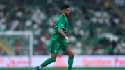 رياض محرز يشعل أزمة في الأهلي رغم الفوز على ضمك في دوري روشن السعودي