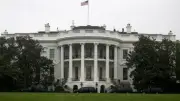 البيت الأبيض يحدد مهلة لإيران حتى الثامنة مساءً لإبرام اتفاق نووي