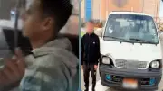 القبض على سائق ميكروباص في البحر الأحمر لانتهاكه قواعد المرور بعد تداول فيديو