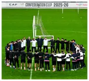 وصول حافلة الزمالك إلى ملعب نيلسون مانديلا استعدادًا لمواجهة شباب بلوزداد