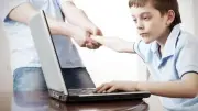 جدار حماية نفسي: نصائح الخبراء لحماية الأطفال من مخاطر العالم الرقمي