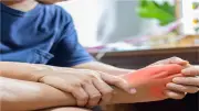 نقص فيتامين B12.. علامات مدمرة وتأثيرات خطيرة على الجسم