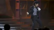 جاكسون يبهر العالم في أول ظهور له بفيلم Michael بنسخة طبق الأصل من ملك البوب