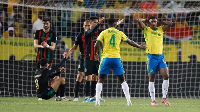 غرامة 100 ألف دولار على الجيش الملكي بسبب شغب جماهيري في نهائي أفريقيا