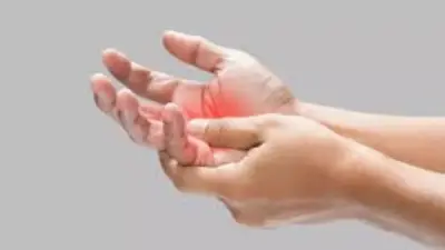 تنميل اليدين أثناء النوم: الأسباب والعلاج ونقص فيتامين ب12