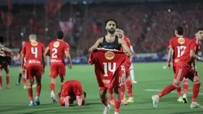 نهاية الشوط الأول.. الأهلي يتقدم على الزمالك بهدفين في القمة 132