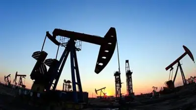 قفزة قوية للذهب بعد رفع الحصار عن إيران وهبوط النفط 1.75%