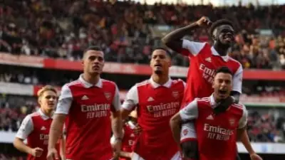 آرسنال يحتفل بلقب الدوري الإنجليزي بفوز مثير على كريستال بالاس 2-1