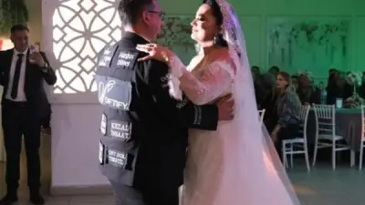 عريس تركي يبتكر فكرة مجنونة: بدلة زفافه لوحة إعلانات لـ20 شركة