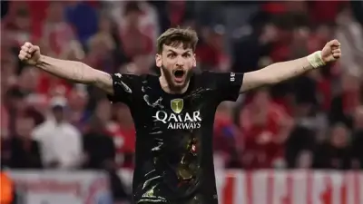 كفاراتسخيليا يتوج بجائزة أفضل لاعب في دوري أبطال أوروبا 2025-2026