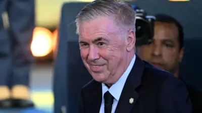 أنشيلوتي يقبل زوجته قبل إعلان قائمة البرازيل لكأس العالم 2026