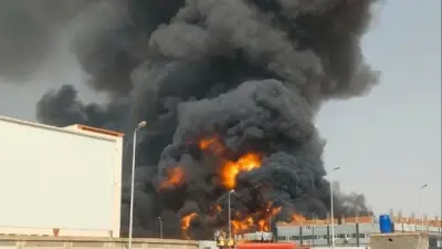 ارتفاع عدد مصابي حريق مصنعي البويات والكرتون بالعاشر من رمضان إلى 21 شخصًا