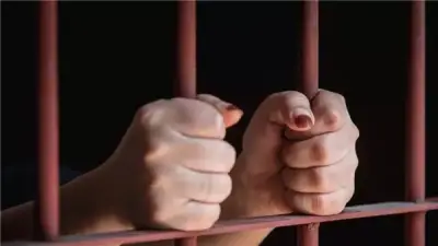 حجز مسنة 24 ساعة بتهمة فرض أتاوات على السائقين في الأزبكية