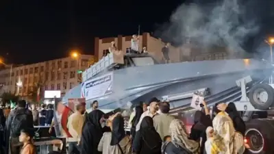 إيران تكشف عن زورق هجومي جديد 
