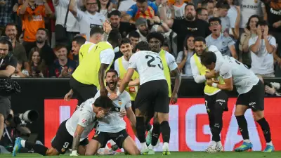 فالنسيا يعكر ختام موسم برشلونة بفوز مثير 3-1 في الليجا