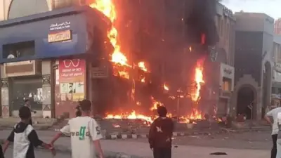 السيطرة على حريق شب في 4 محلات تجارية بأحد المولات في العبور