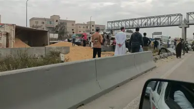 مصرع وإصابة 5 في انقلاب مقطورة على ميكروباص بصحراوي الإسكندرية