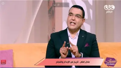 محمد شوقي: عادل إمام حالة فنية استثنائية امتدت 60 عامًا