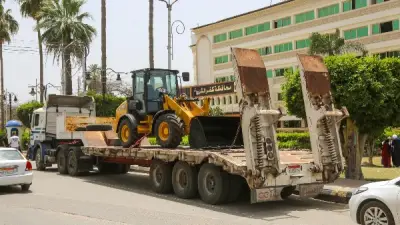محافظ كفر الشيخ يدعم النظافة العامة بلودر مفصلي بقوة 74 حصانًا