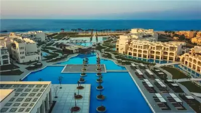 محافظ البحر الأحمر: نسب الإشغال الفندقي تتجاوز 78% ونستقبل نصف مليون سائح شهرياً