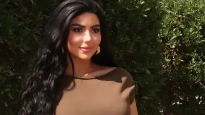 كارولين عزمي تتألق بإطلالة كاجوال وتكشف عن رشاقتها في أحدث ظهور