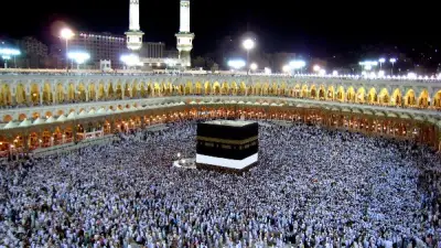 حكم من اعتمر عن نفسه وحج عن غيره.. الإفتاء تجيب