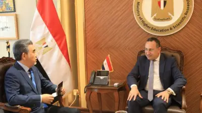 وزير التعليم العالي يبحث تعزيز التعاون مع رئيس جامعة هيروشيما اليابانية