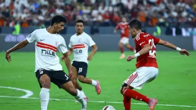 إسلام صادق يثير الجدل بسؤال حول مباراة القمة بين الأهلي والزمالك