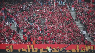 جماهير الأهلي تستقبل اللاعبين بهتافات قبل قمة الدوري