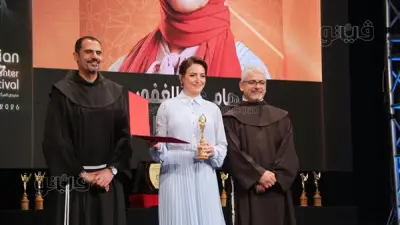 ريهام عبد الغفور تهدي جائزتها لوالدها الراحل في تكريم الكاثوليكي