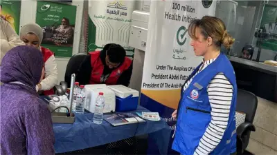 صحة الإسماعيلية تقدم خدمات طبية مجانية لكبار السن بمركز بريد الشيخ زايد