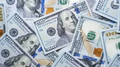 استقرار سعر الدولار في السوق الرسمية رغم إجازة البنوك اليوم السبت