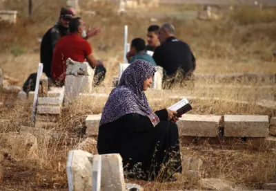 حكم زيارة قبر الوالدين كل جمعة وقراءة القرآن لهما.. الإفتاء تجيب