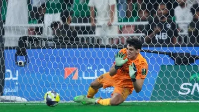 مهمة نارية تنتظر ياسين بونو مع الهلال.. هل يصمد أمام طوفان السومة؟