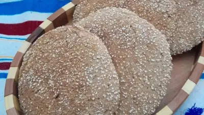 طريقة إعداد خبز الحبة الكاملة وخبز الشعير بخطوات سهلة في المنزل