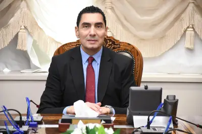 وزير الرياضة يطمئن على رئيس اتحاد التايكوندو بعد حادث مروري