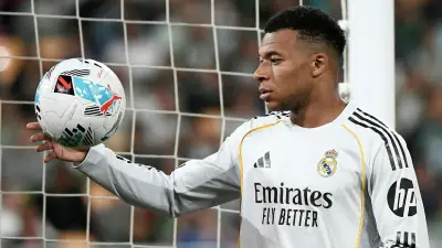 غرفة ملابس ريال مدريد غير راضية عن رحلات مبابي المتكررة قبل الكلاسيكو