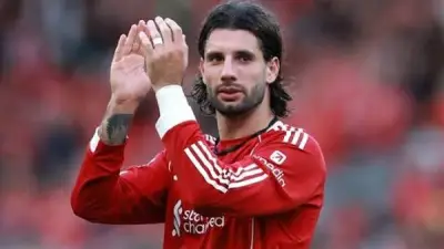 سوبوسلاي يقلص الفارق لليفربول بهدف في مرمى مانشستر يونايتد