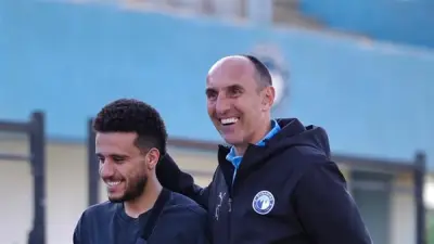 مصطفى فتحي يزور تدريب بيراميدز قبل مواجهة سيراميكا في الدوري