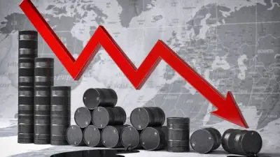 النفط يتراجع مع إطلاق مشروع الحرية وتحرك أمريكي لتحرير الملاحة في هرمز