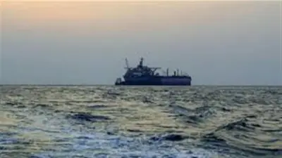 حادث ناقلة نفط قرب الفجيرة يثير القلق الأمني في الممرات البحرية