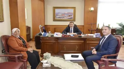 محافظ بورسعيد يبحث مع وكيلة الصحة الجديدة تطوير القطاع الطبي