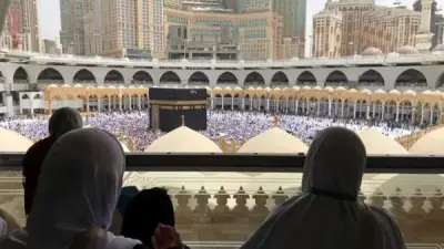 حكم سفر المرأة الكبيرة للحج بدون محرم.. الإفتاء توضح