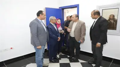 محافظ بني سويف ورئيس تنمية الصعيد يتفقدان تطوير المركز الطبي بشرق النيل